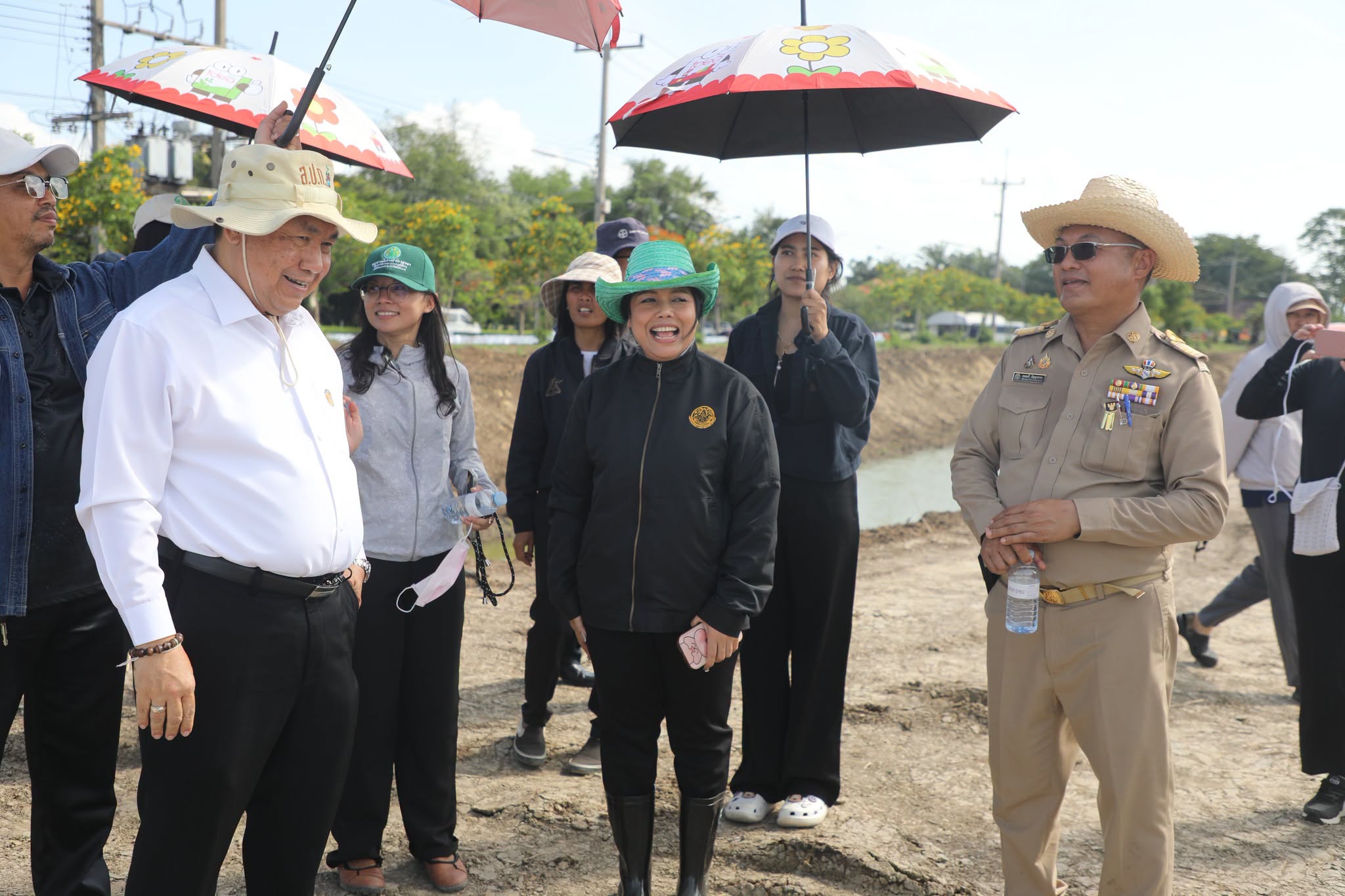 title - ส.ป.ก. ลงพื้นที่ตรวจความพร้อม เตรียมจัดงานจิตอาสาพัฒนาด้านการเกษตร ณ ศูนย์ศิลปาชีพบางไทร